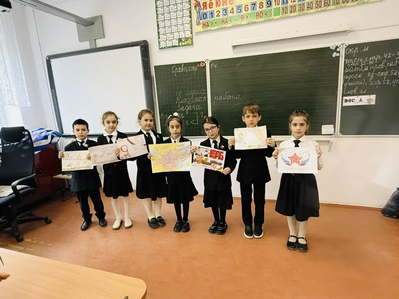 Знамя Победы в объединениях "Юные экологи" и "Аквариумные рыбоводы"