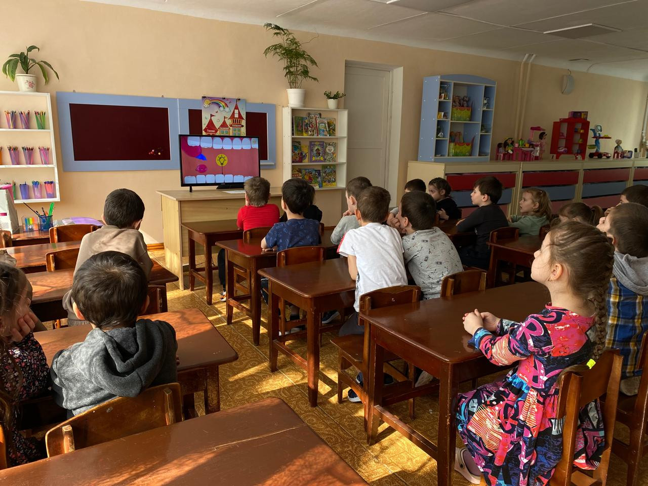 Старшая группа "А" Что и как есть человек!