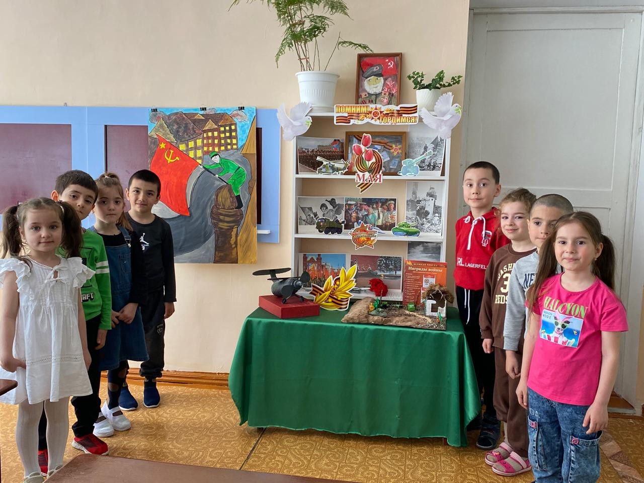 Старшая группа "А" Знамя победы!