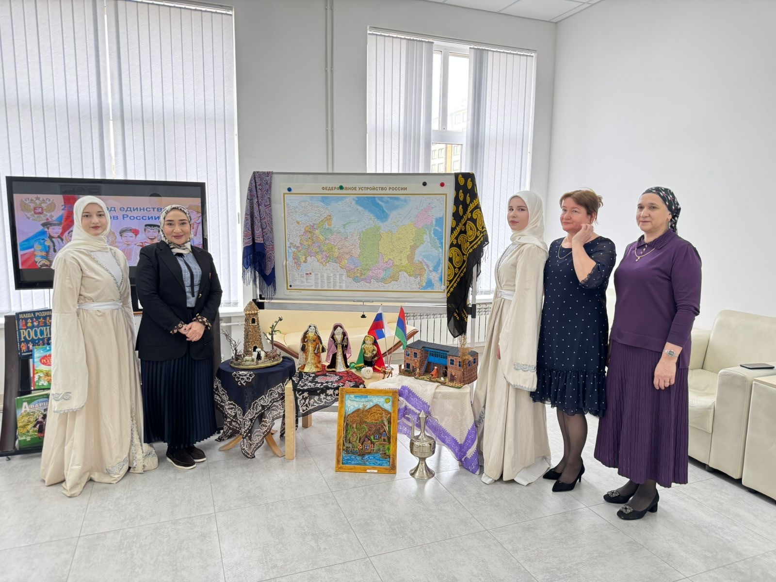 17.02.2026г.На базе МКУК ЦБС "Городской  библиотеке им. Расула Гамзатова", прошло мероприятие в рамках которого объявлен 2026 год в России годом единства народов по решению президента В.В.Путина.