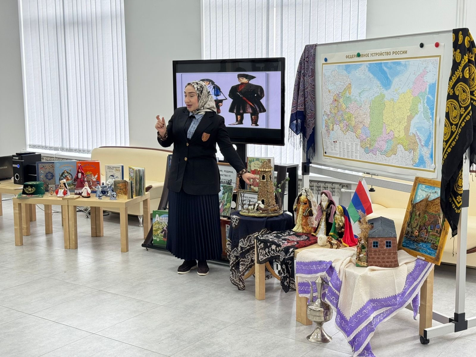 17.02.2026г.На базе МКУК ЦБС "Городской  библиотеке им. Расула Гамзатова", прошло мероприятие в рамках которого объявлен 2026 год в России годом единства народов по решению президента В.В.Путина.