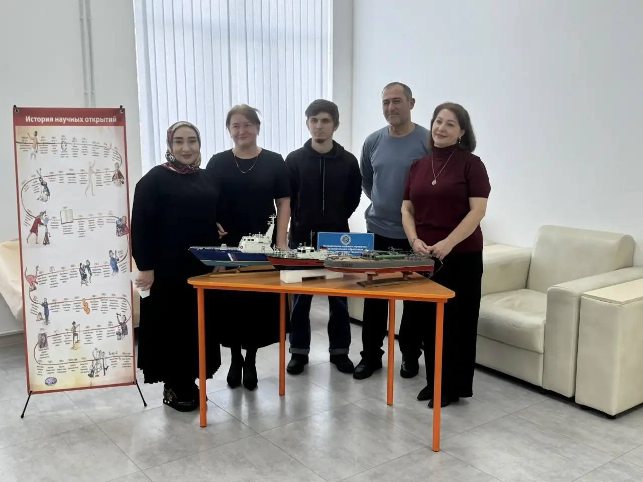 22.01.2026г.На базе МКУК ЦБС "Городской центральной библиотеке им. Расула Гамзатова", прошел день науки и техники, где МКУ ДО "ЦТТ" принял участие выставив выставку работ и представив мастер-класс.