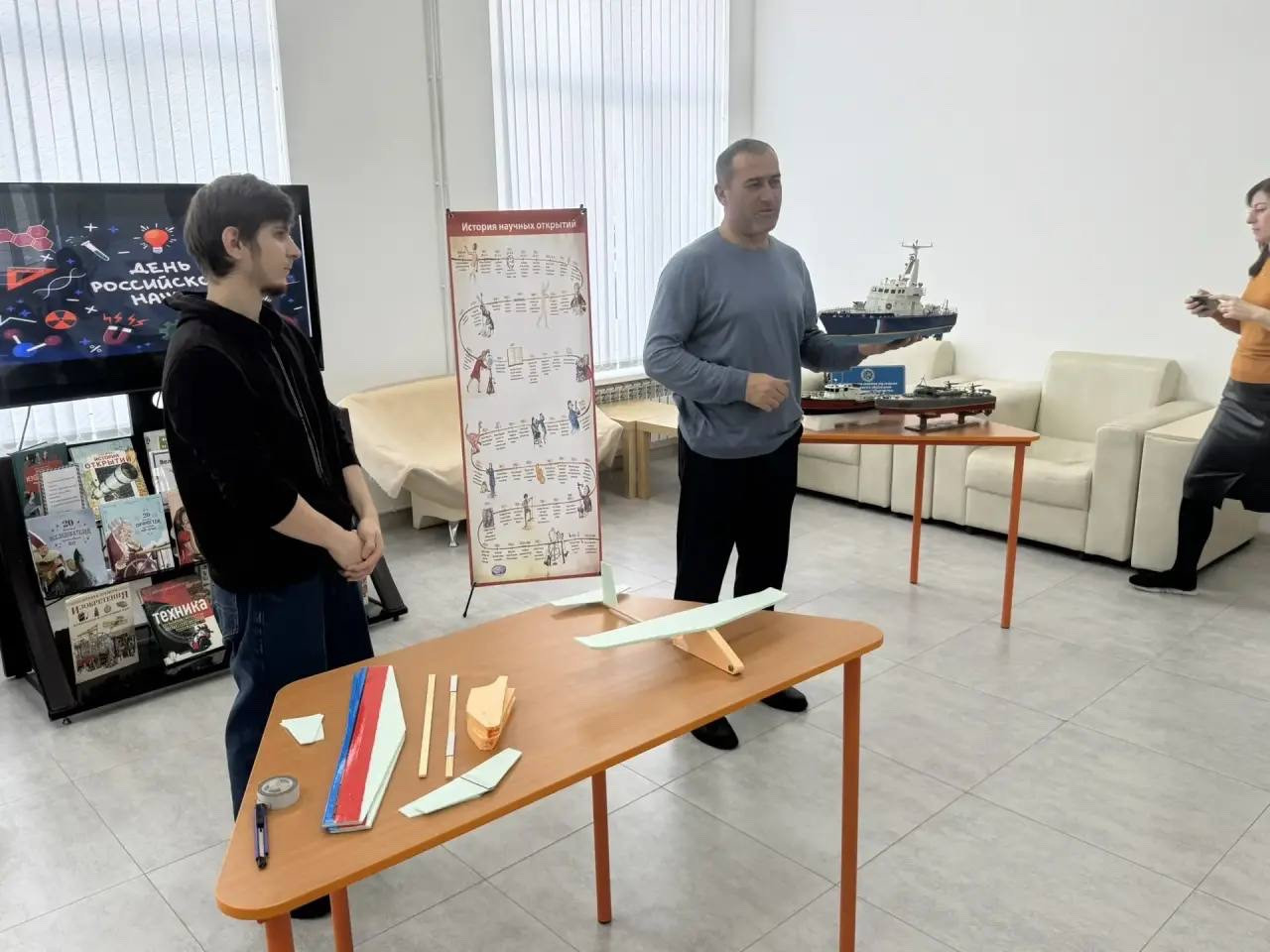 22.01.2026г.На базе МКУК ЦБС "Городской центральной библиотеке им. Расула Гамзатова", прошел день науки и техники, где МКУ ДО "ЦТТ" принял участие выставив выставку работ и представив мастер-класс.