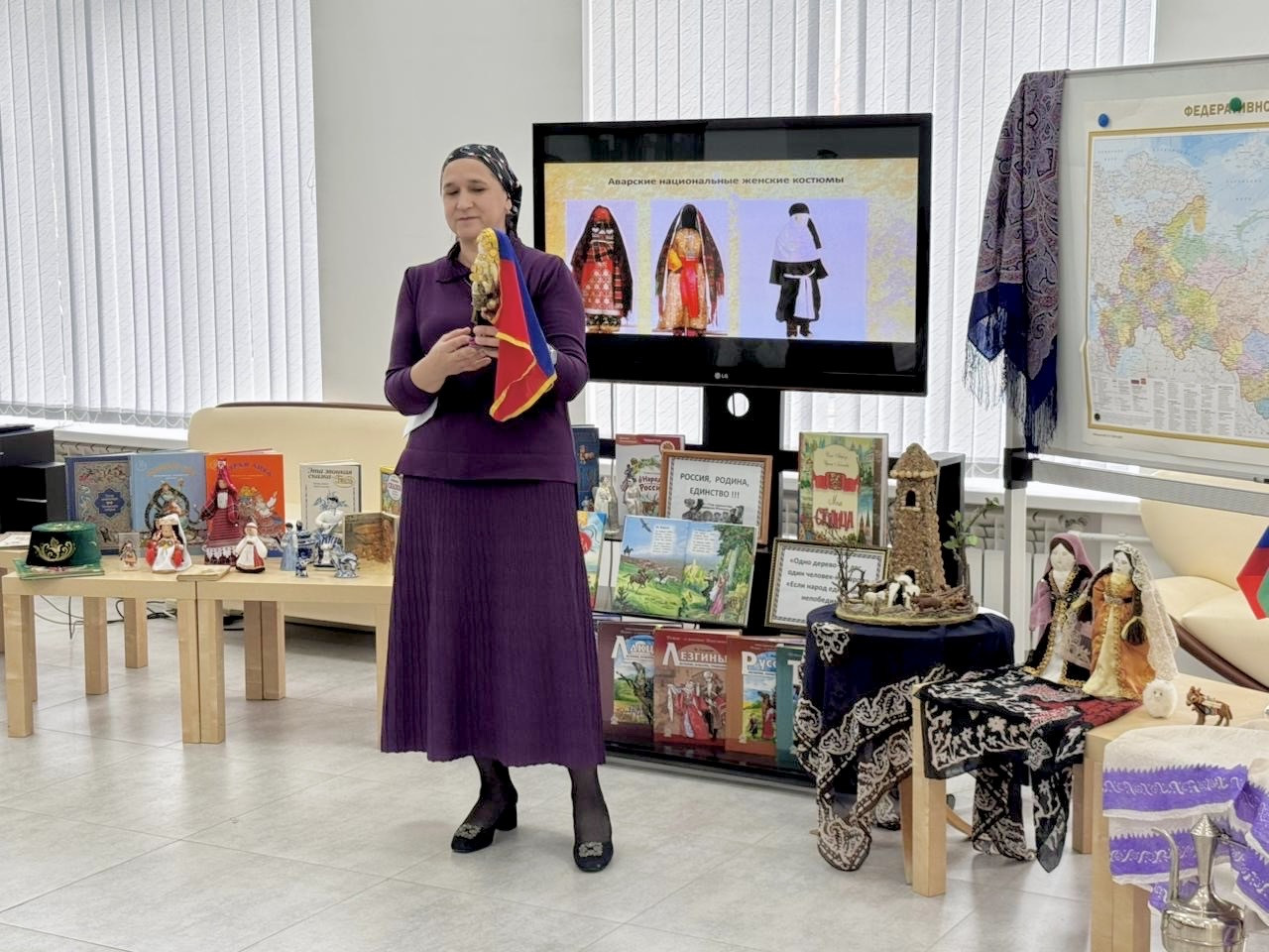 17.02.2026г.На базе МКУК ЦБС "Городской  библиотеке им. Расула Гамзатова", прошло мероприятие в рамках которого объявлен 2026 год в России годом единства народов по решению президента В.В.Путина.