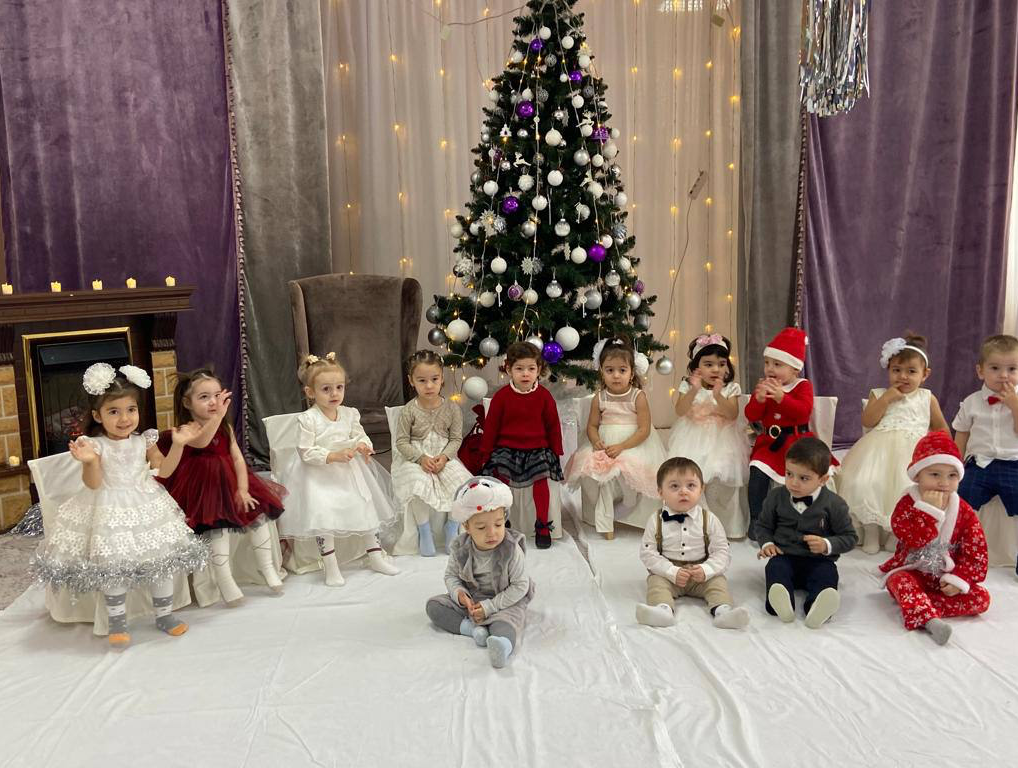 Новогодний утренник в группе раннего развития "Буратино" Новогодний утренник в группе раннего развития "Буратино"
