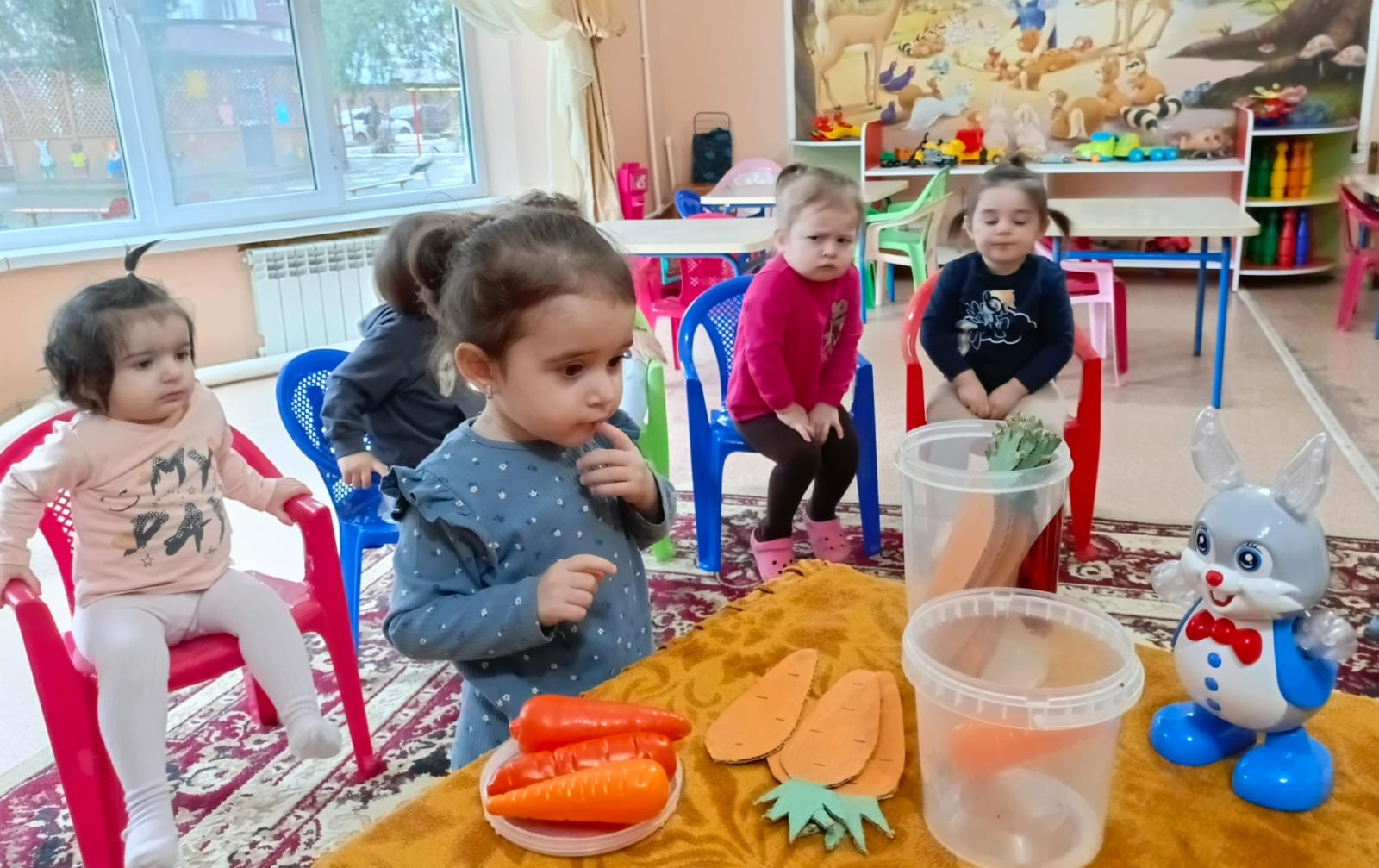 Дидактическая игра "Угости зайку морковкой"