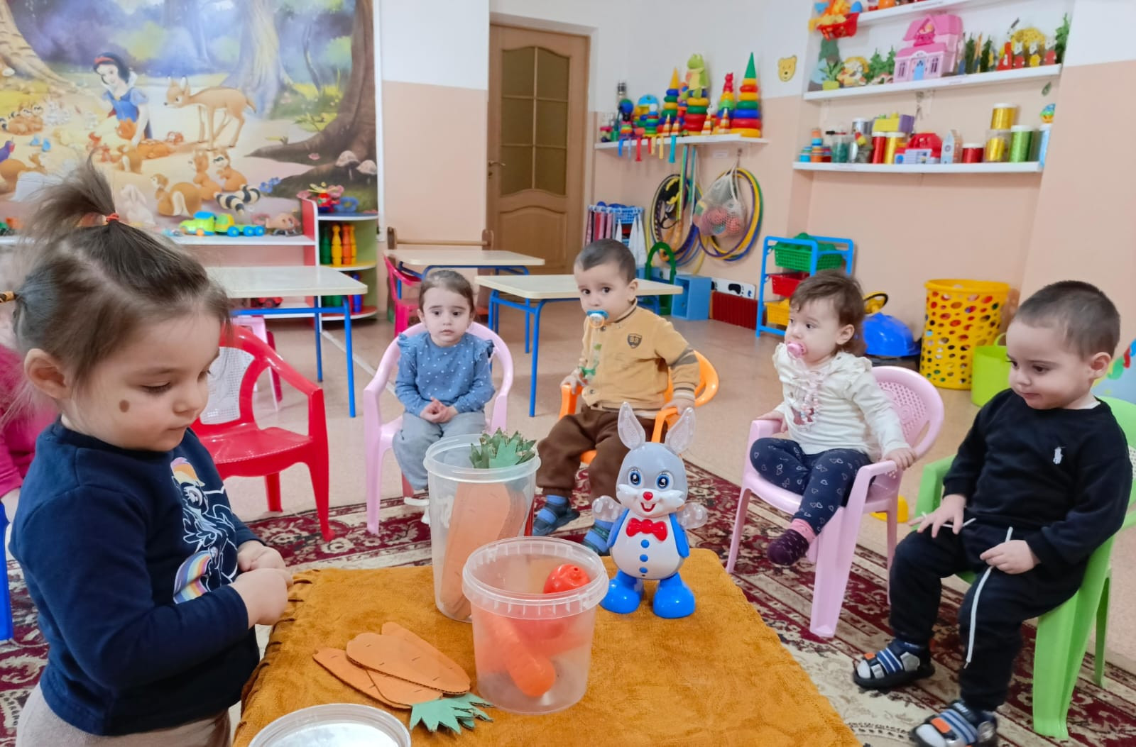 Дидактическая игра "Угости зайку морковкой"