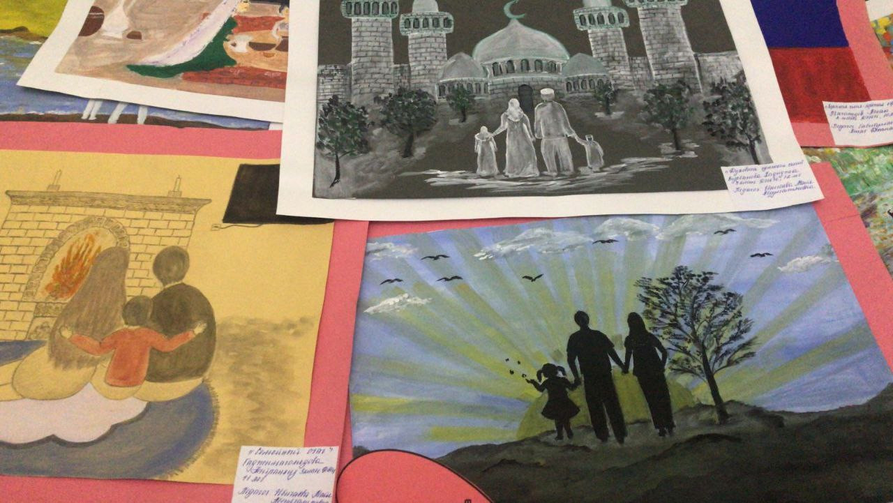 Республиканский конкурс-выставка «КРЕПКАЯ СЕМЬЯ-КРЕПКАЯ СТРАНА»посвящённая году Семьи в России