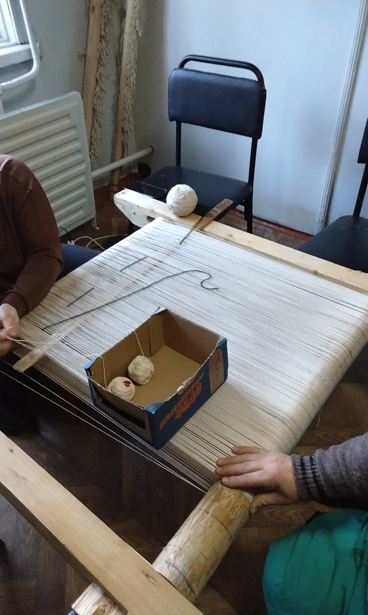 Заправка стана нитями