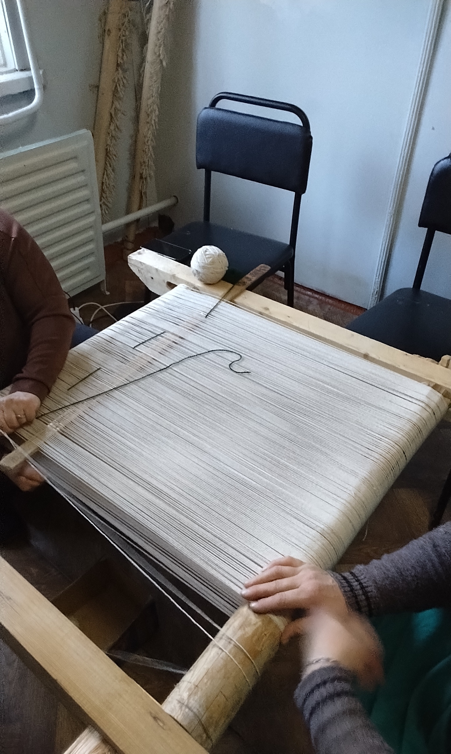 Заправка стана нитями