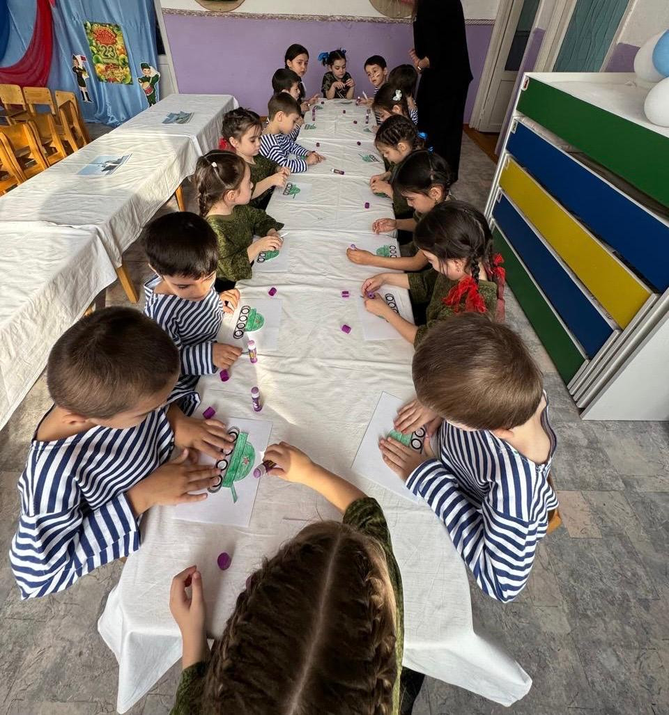 Открытое занятие в старшей группе "Всезнайки", посвященное ко Дню Защитника Отечества