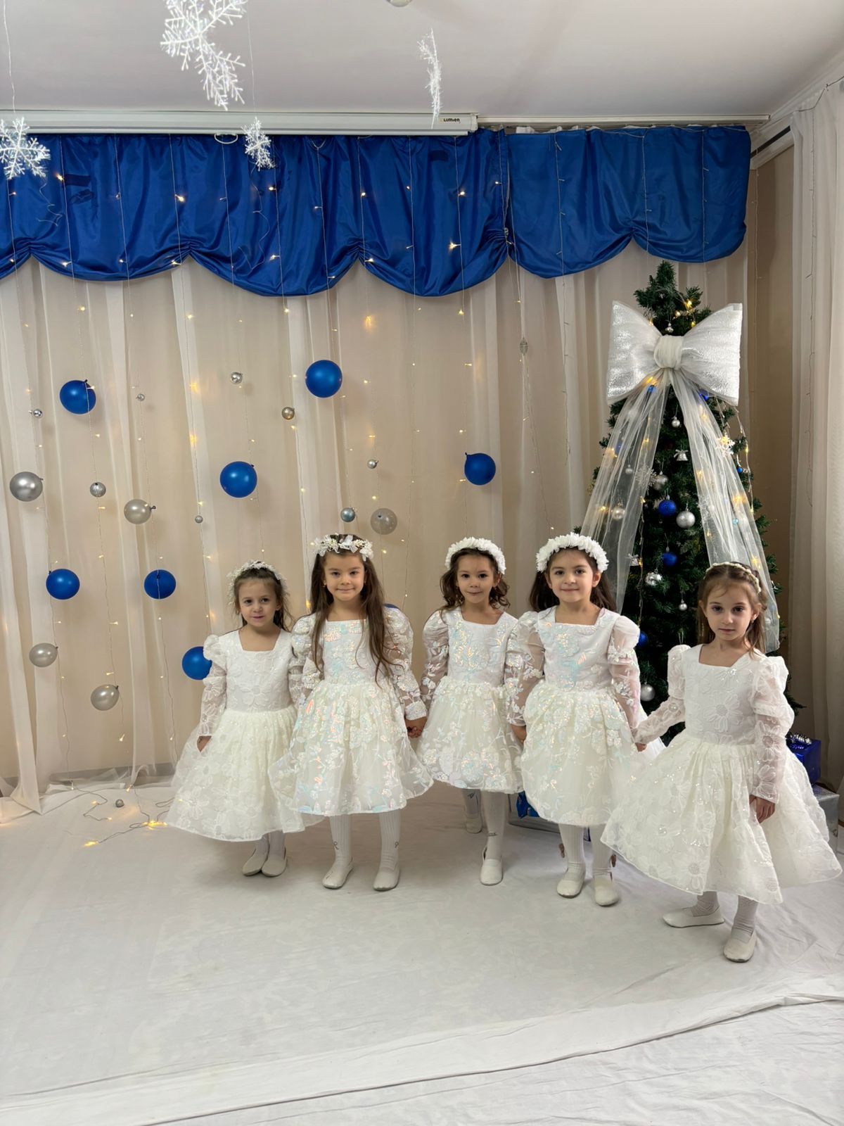 Новогодний утренник "Здравствуй праздник новый год"