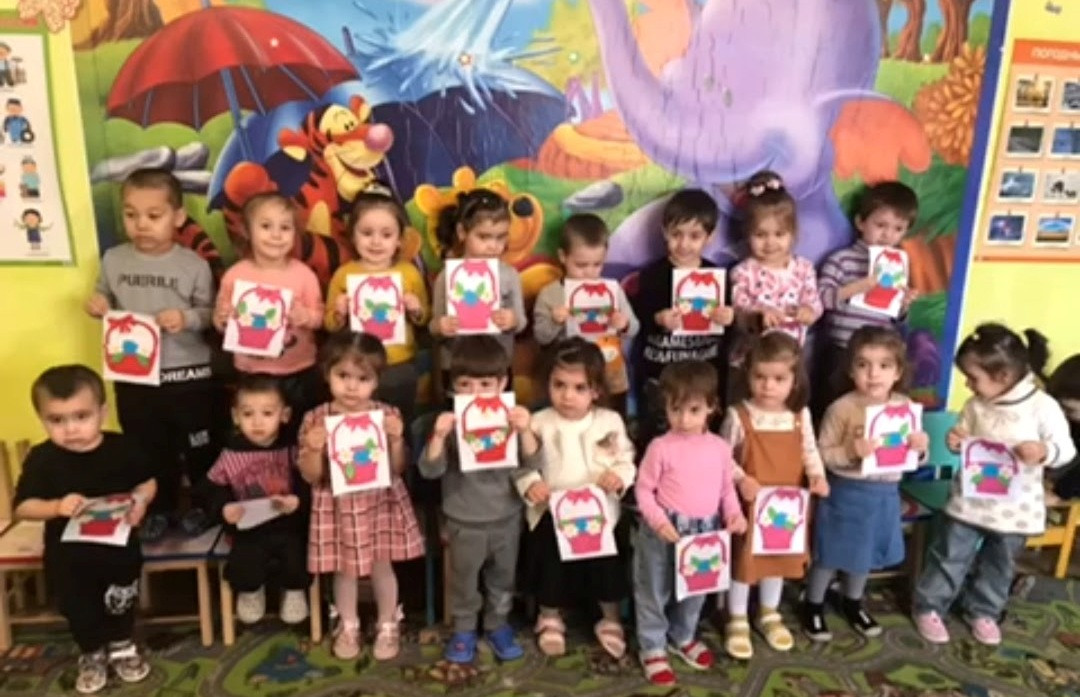 Занятия по аппликации в младшей группе к Дню матери «Корзина с цветами для мамы» 2022г.