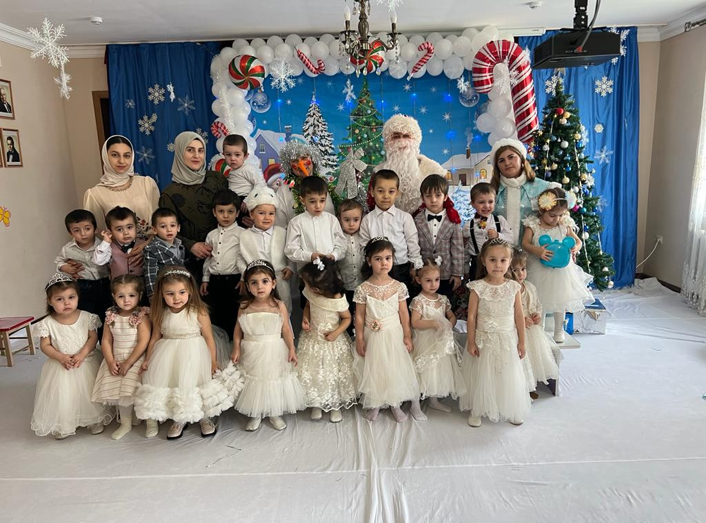 Новогодний утренник в  младших группах 2022г.