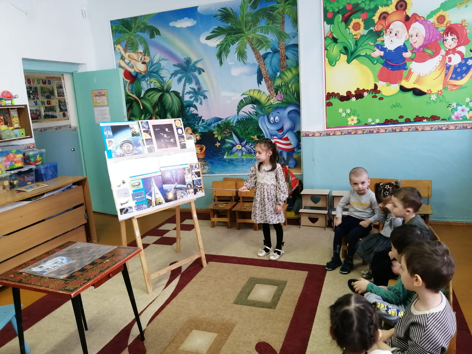 Беседа на тему :,, День Космонавтики ". Вторая младшая группа.