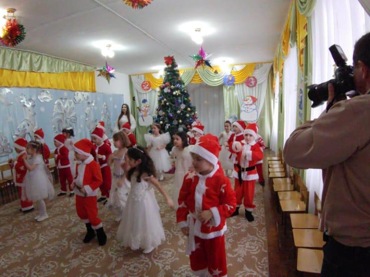 28.12.2022г под руководством  воспитателя Богатенко Л.С. в Старшей группе "А" прошёл Новогодний Утренник