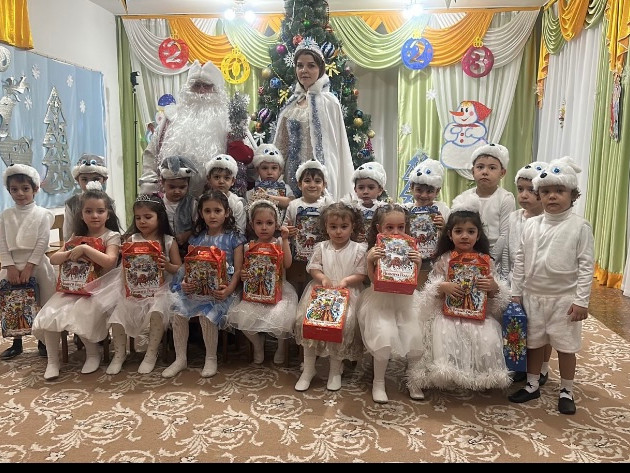 28.12.2022г под Руководством воспитателя Яхъяевой П.Х. в Средней группе "А" прошёл Новогодний Утренник