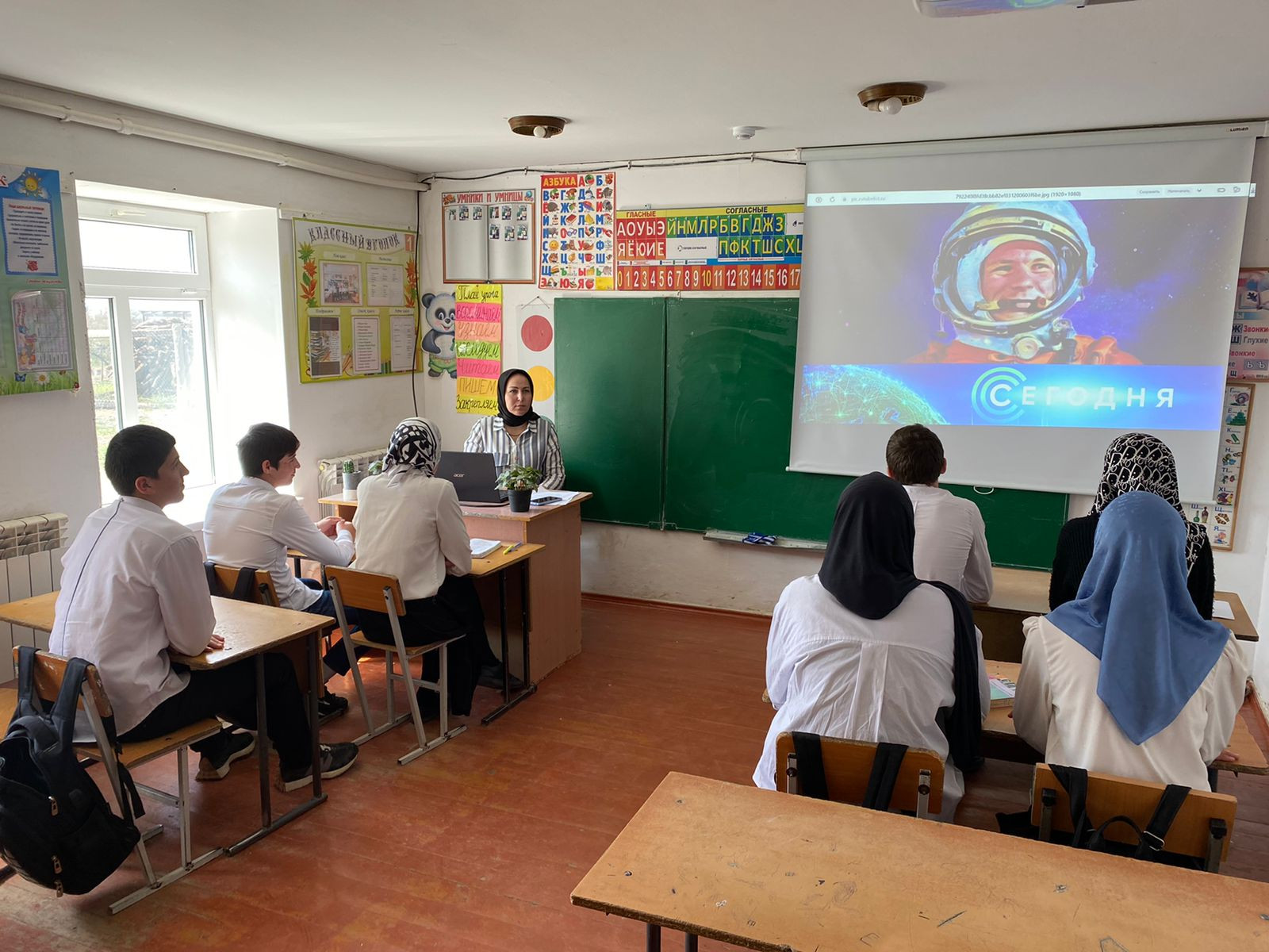 Открытый урок "Ко дню космонавтики"