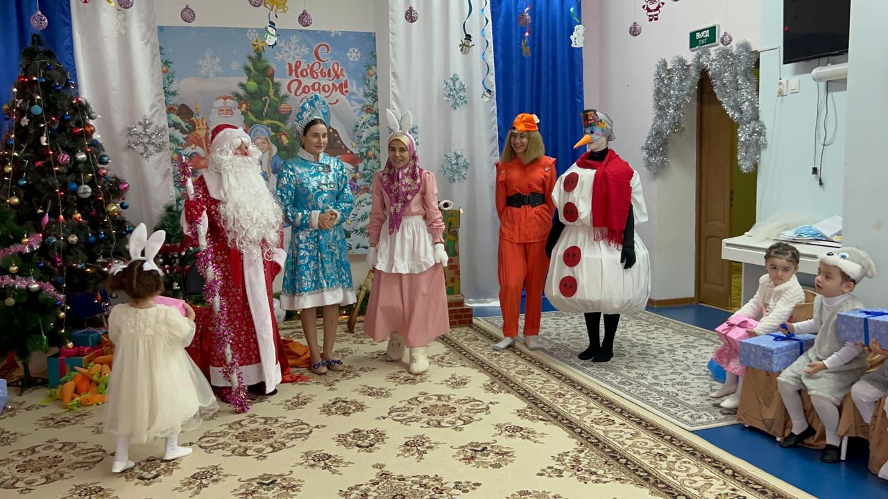 Новогодние утренники в ДОУ