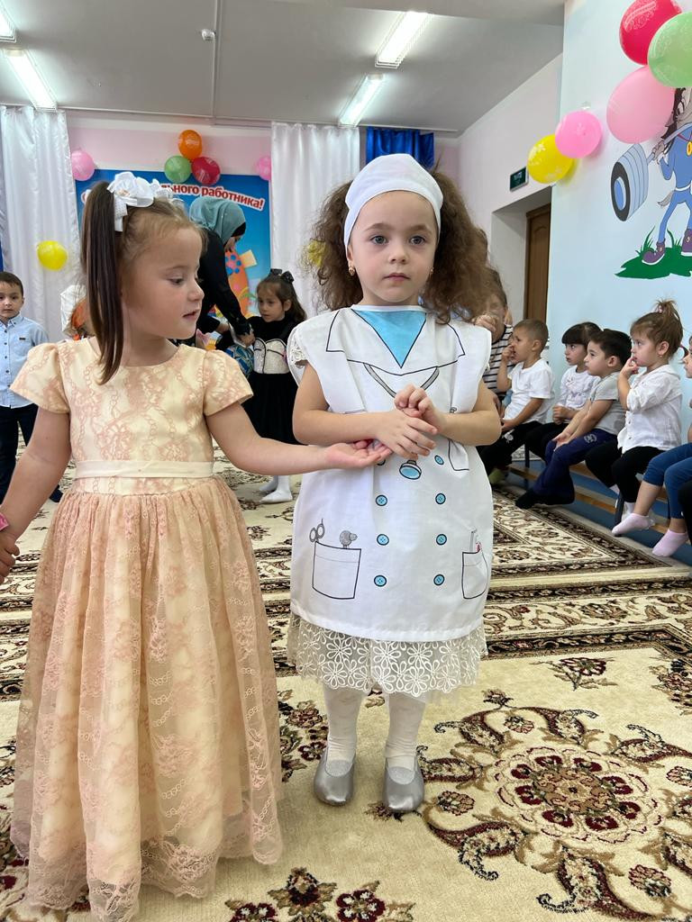 Наша  группа называется «РАДУГА».