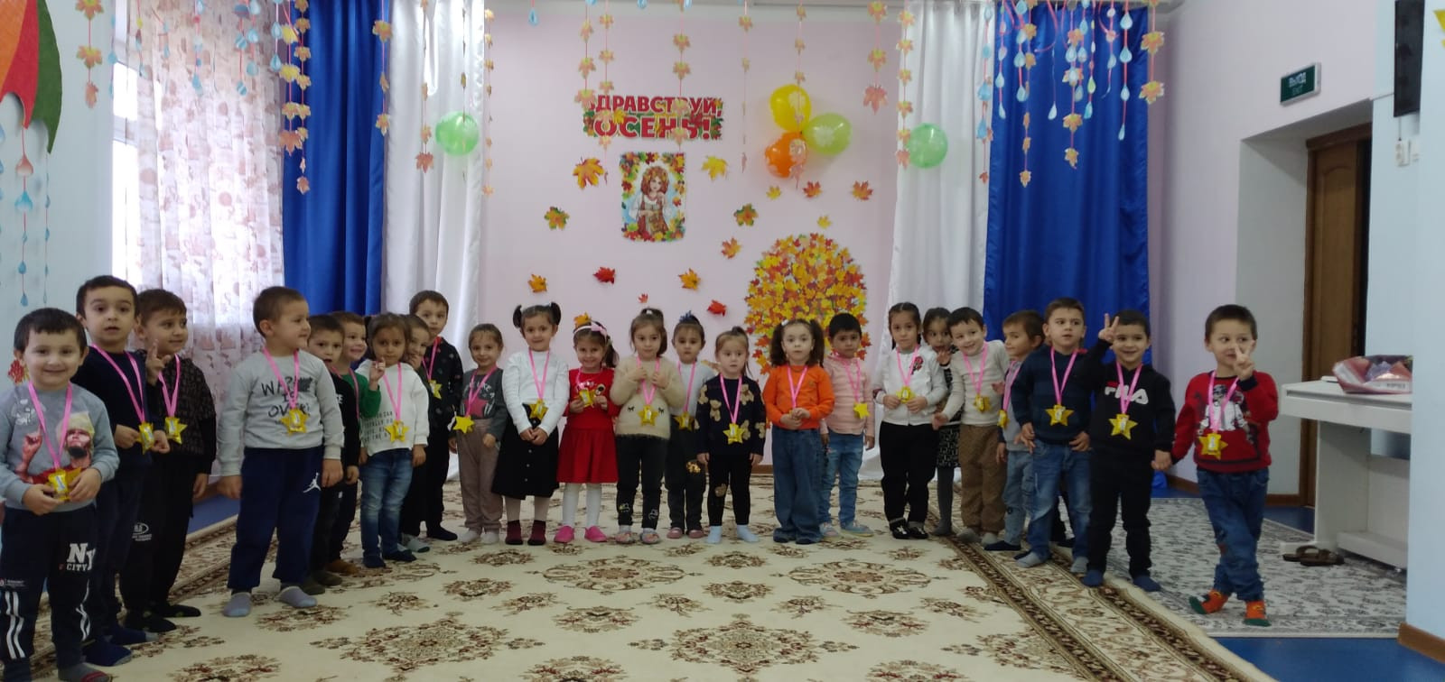 Наша  группа называется «РАДУГА».