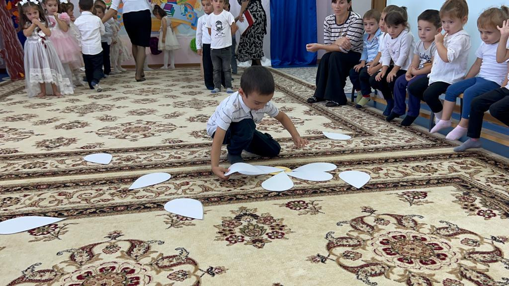 Наша  группа называется «РАДУГА».