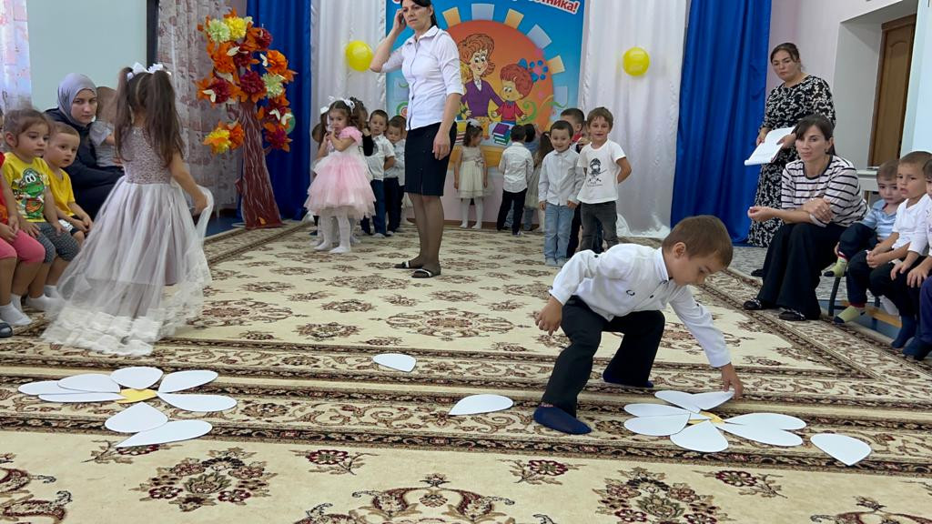 Наша  группа называется «РАДУГА».