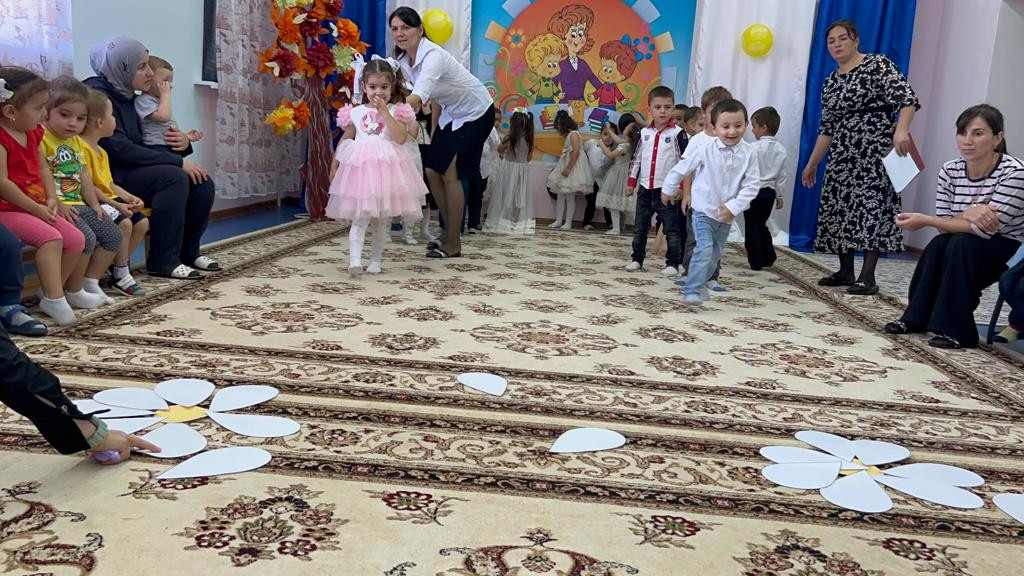 Наша  группа называется «РАДУГА».