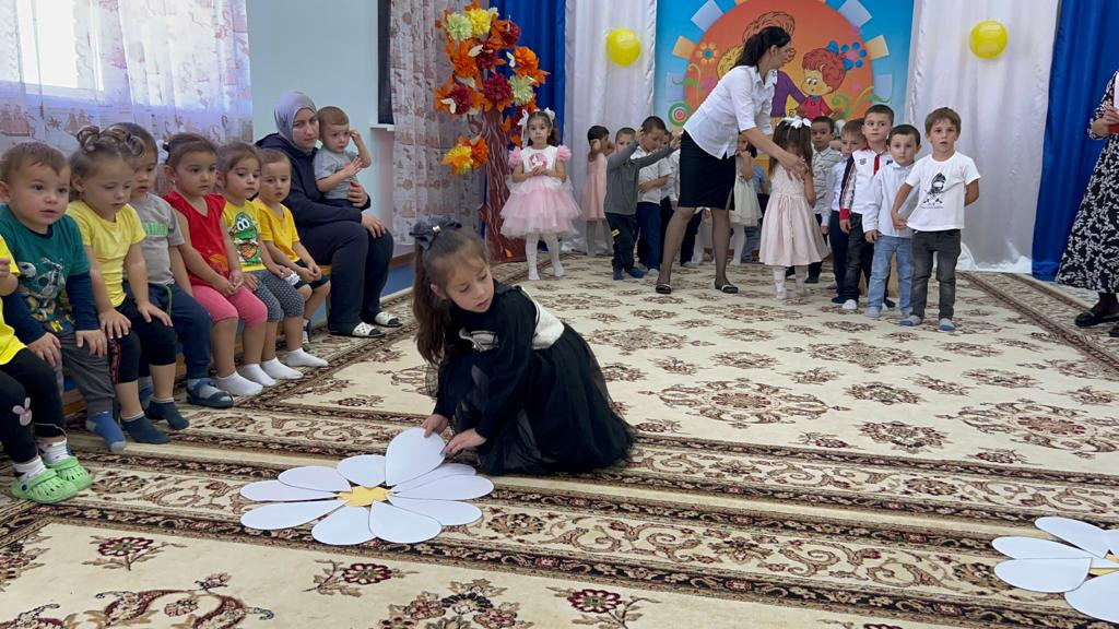 Наша  группа называется «РАДУГА».