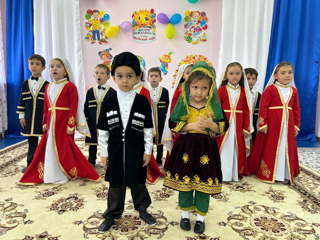 Наша  группа называется «РАДУГА».