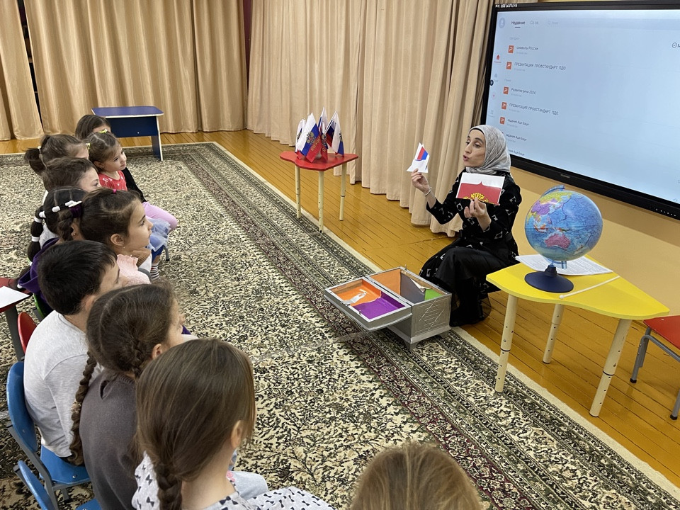 Ко Дню Российского герба