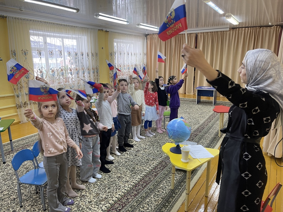 Ко Дню Российского герба