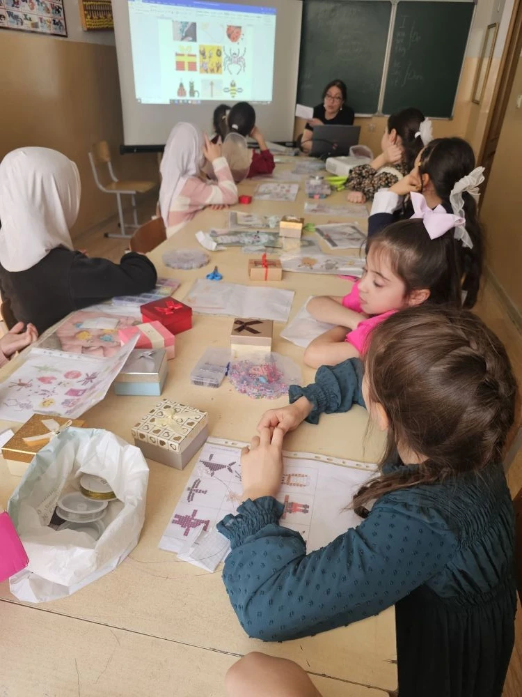 Открытое занятие в творческом объединении "Умелые руки"