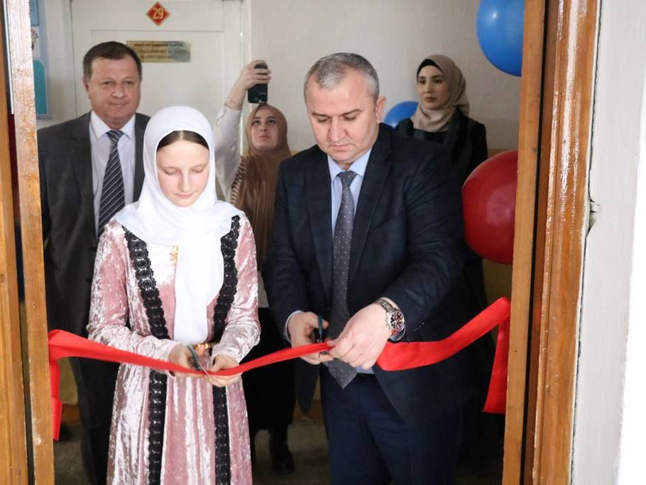 Открытие «Парты героя» и кабинета физики в честь погибшего в ходе специальной военной операции на Украине Идрисова Расула Магомедбасировича. Открытие «Парты героя» и кабинета физики в честь погибшего в ходе специальной военной операции на Украине Идрисова Расула Магомедбасировича.