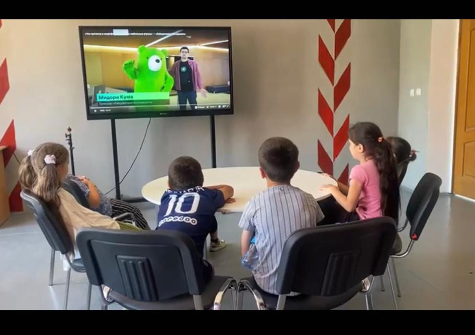 Вот и подошла к концу задорная, веселая, наполненная яркими событиями смена в лагере с дневным пребыванием. Вот и подошла к концу задорная, веселая, наполненная яркими событиями смена в лагере с дневным пребыванием.