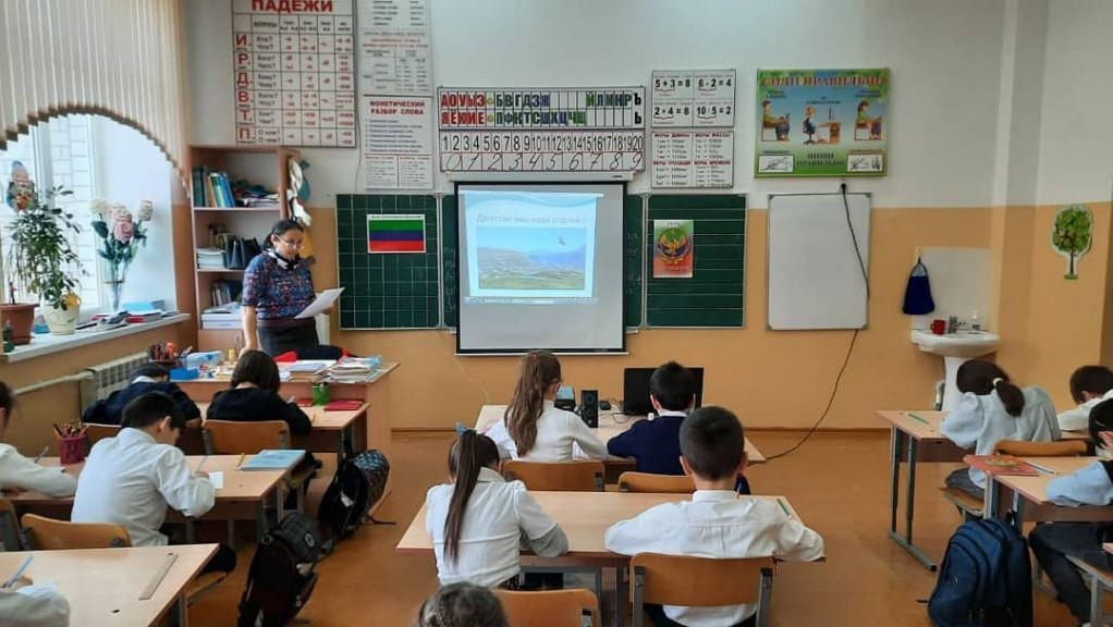 Тотальный диктант прошел сегодня в Дагестанских школах, посвященных "100-летию ДАССР" Тотальный диктант прошел сегодня в Дагестанских школах, посвященных "100-летию ДАССР"