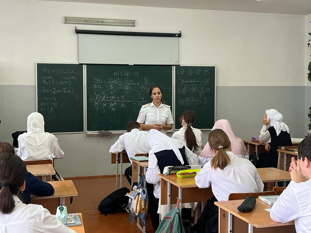 Встреча с сотрудником ПДН на тему "Заведомо ложное сообщение об акте терроризма". Встреча с сотрудником ПДН на тему "Заведомо ложное сообщение об акте терроризма".