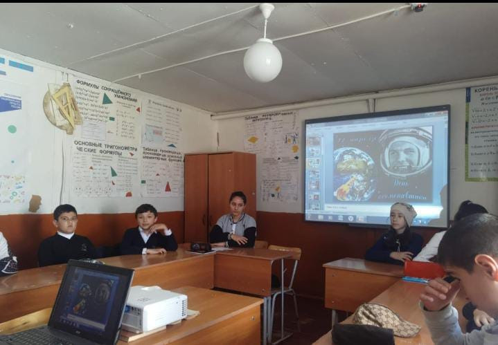 Классный час. 60-летие полёта в космос Ю А. Гагарина . День космонавтики. Гагаринский урок. "Космос - это мы". Классный час. 60-летие полёта в космос Ю А. Гагарина . День космонавтики. Гагаринский урок. "Космос - это мы".