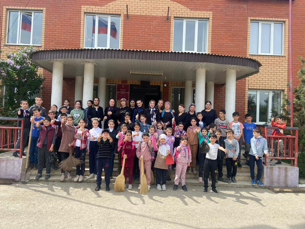 29 апреля, как и по всей республике, в Табасаранском районе прошел масштабный субботник по благоустройству территорий населённых пунктов. 29 апреля, как и по всей республике, в Табасаранском районе прошел масштабный субботник по благоустройству территорий населённых пунктов.