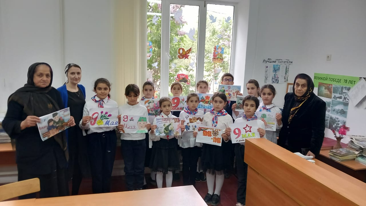 В МКОУ "Чулатская СОШ " организовали акцию: " Окна Победы" В МКОУ "Чулатская СОШ " организовали акцию: " Окна Победы"