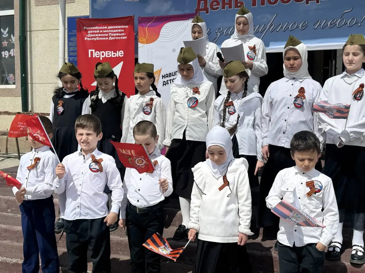 Торжественная линейка, посвящённая Дню Победы