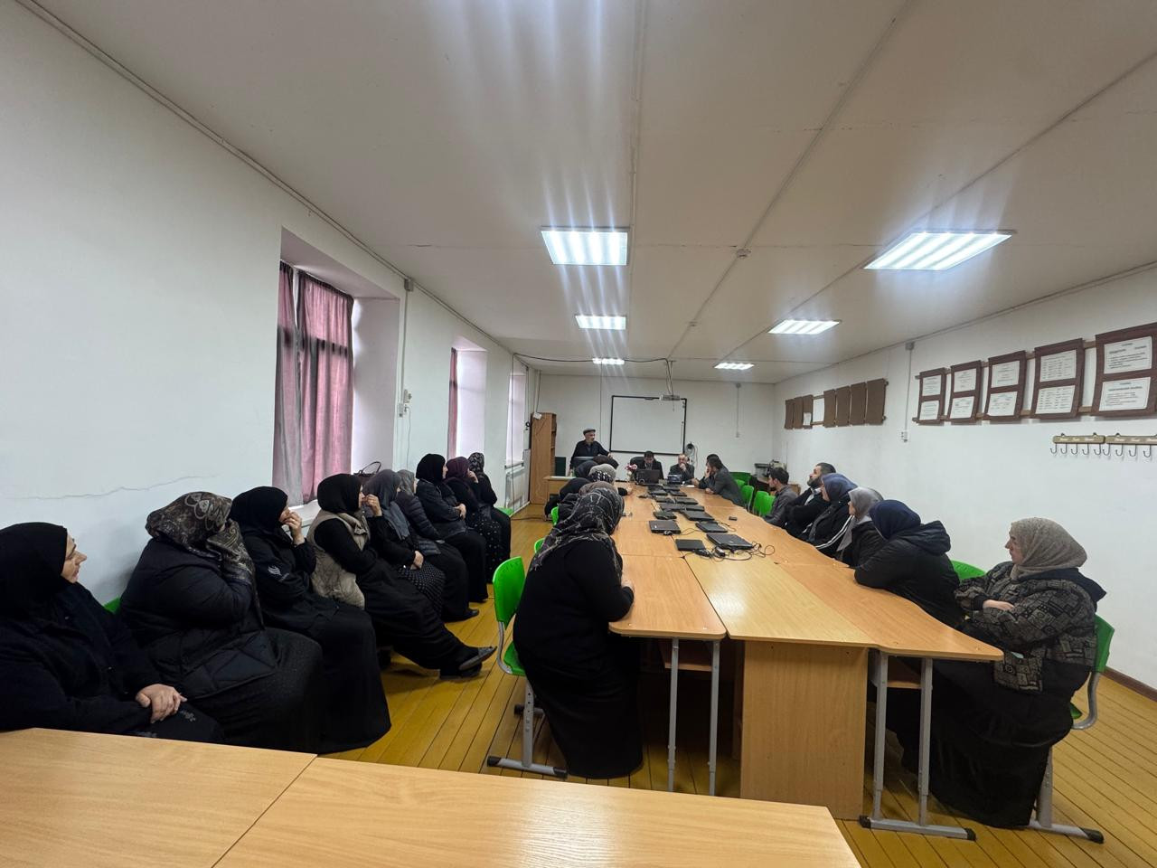 Родительское собрание на тему: "Профилактика деструктивного поведения среди несовершеннолетних"