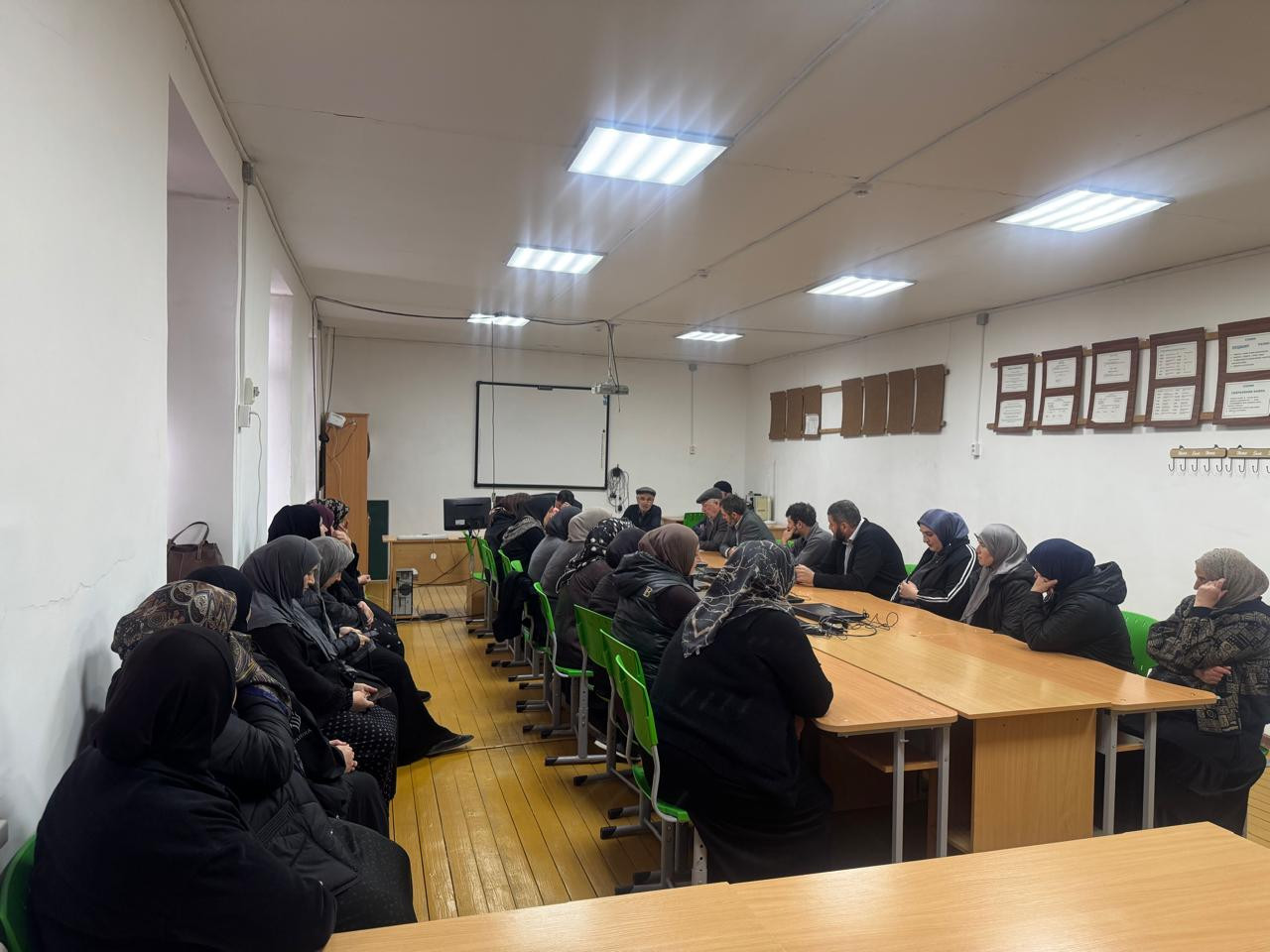 Родительское собрание на тему: "Профилактика деструктивного поведения среди несовершеннолетних"