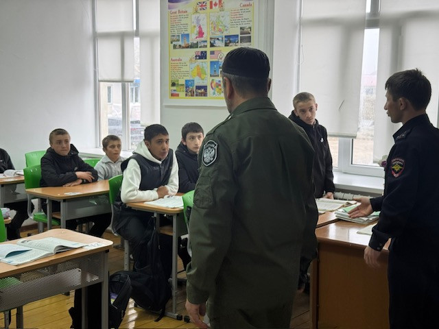 Встреча с инспектором ПДН и начальником ЧОП в рамках "Недели профилактики"