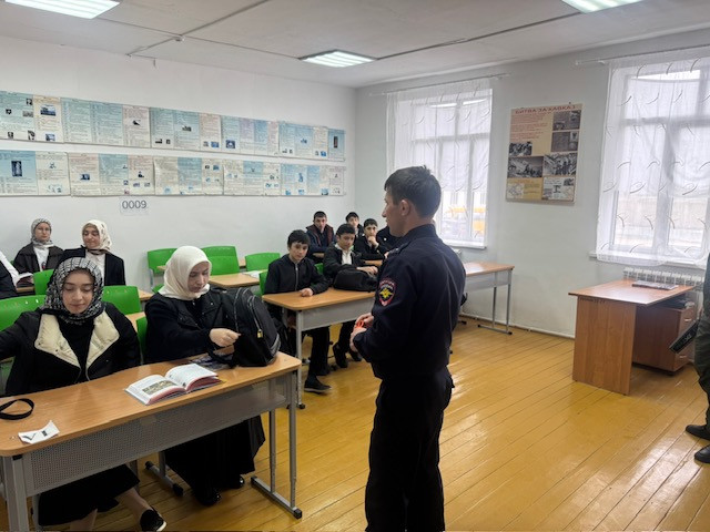 Встреча с инспектором ПДН и начальником ЧОП в рамках "Недели профилактики"