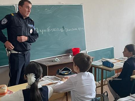 Профилактическая беседа на тему: «Как вести себя на проезжей части в летний период» Профилактическая беседа на тему: «Как вести себя на проезжей части в летний период»