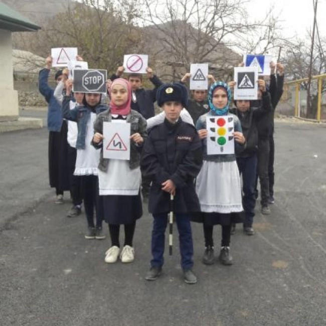 С 13.11.2020 по 20.11.2020г. в МКОУ "Ортаколинской СОШ" была проведена акция детского общественного движения "Юный инспектор движения " ко Всемирному Дню памяти жертв дорожно-транспортных происшествий "Жизнь без ДТП". С 13.11.2020 по 20.11.2020г. в МКОУ "Ортаколинской СОШ" была проведена акция детского общественного движения "Юный инспектор движения " ко Всемирному Дню памяти жертв дорожно-транспортных происшествий "Жизнь без ДТП".