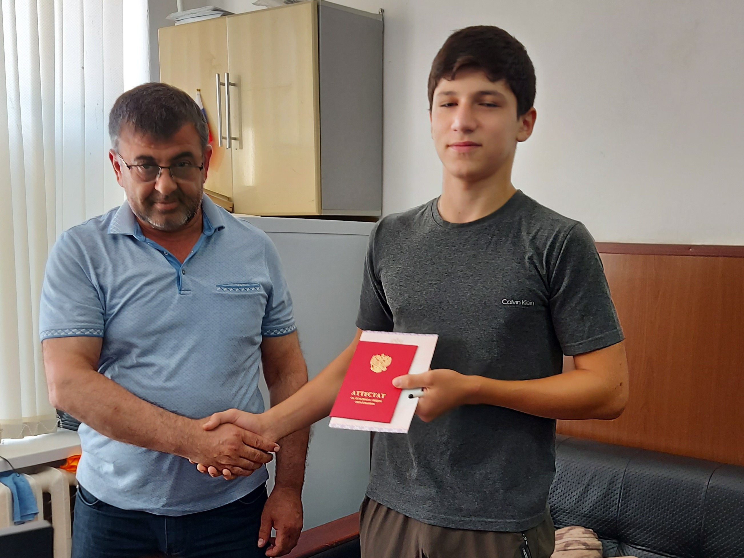 Вручение аттестатов об основном общем образовании учащимся, успешно выдержавшим ГИА - 9 2022 года. Вручение аттестатов об основном общем образовании учащимся, успешно выдержавшим ГИА - 9 2022 года.