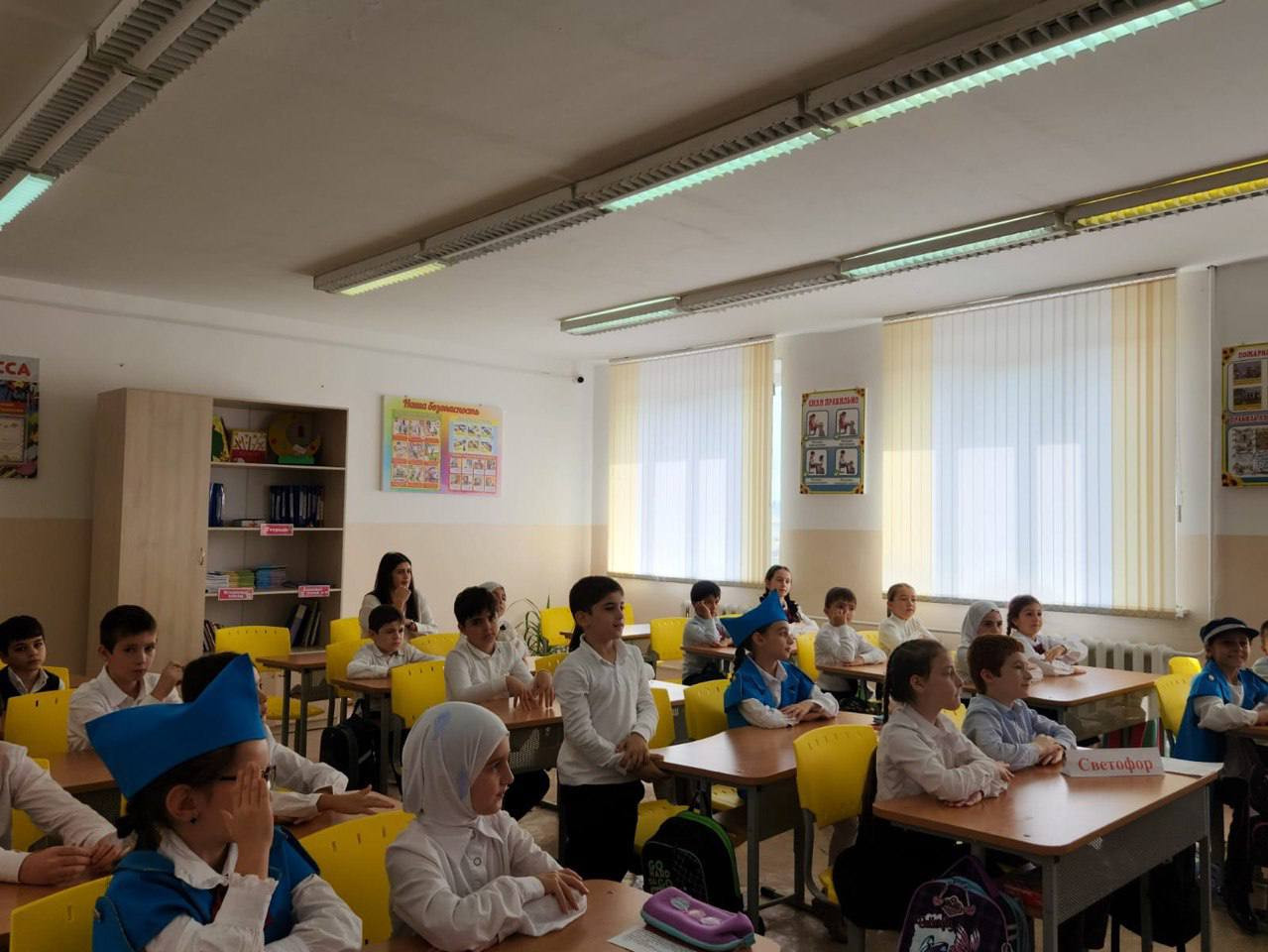 В рамках проведения месячника с 18 сентября по 18 октября по профилактике детского дорожно – транспортного травматизма и в целях повышения у детей уровня правосознания и правовой культуры в области дорожного движения, в 3 «В» классе 26.09.2023г проведена викторина. В рамках проведения месячника с 18 сентября по 18 октября по профилактике детского дорожно – транспортного травматизма и в целях повышения у детей уровня правосознания и правовой культуры в области дорожного движения, в 3 «В» классе 26.09.2023г проведена викторина.