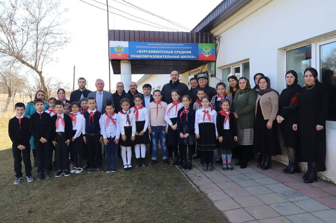 Министр образования и науки РД Бучаев Яхья Гамидович посетил нашу школу.
